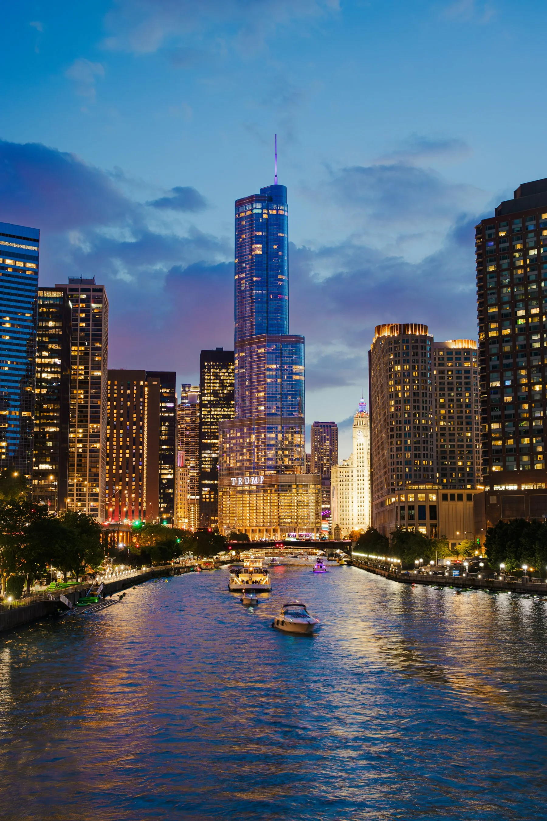 Chicago architecture rising above the Chicago River